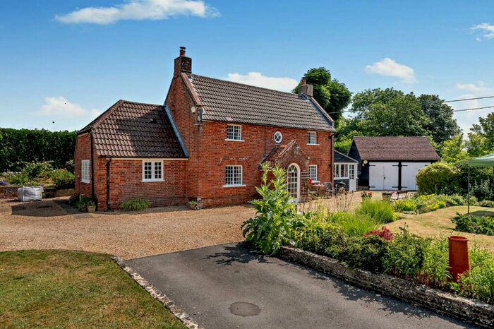 3 Bedroom Detached House For Sale In Old Road, Alderbury, Salisbury, Wiltshire, SP5