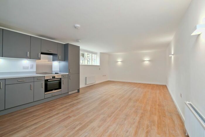 2 Bedroom Flat To Rent In Flat, Trinity Road, Tooting Bec, SW17