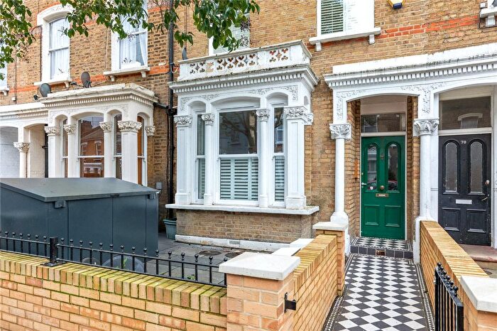 2 Bedroom Flat For Sale In Ambler Road, London, N4