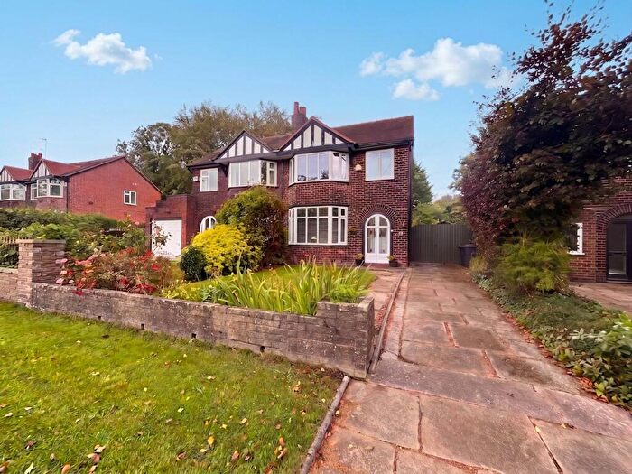 3 Bedroom Semi-Detached House For Sale In Granary Lane, Worsley, M28