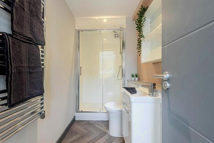 Studio To Rent In Aylesbury, Buckinghamshire, HP20