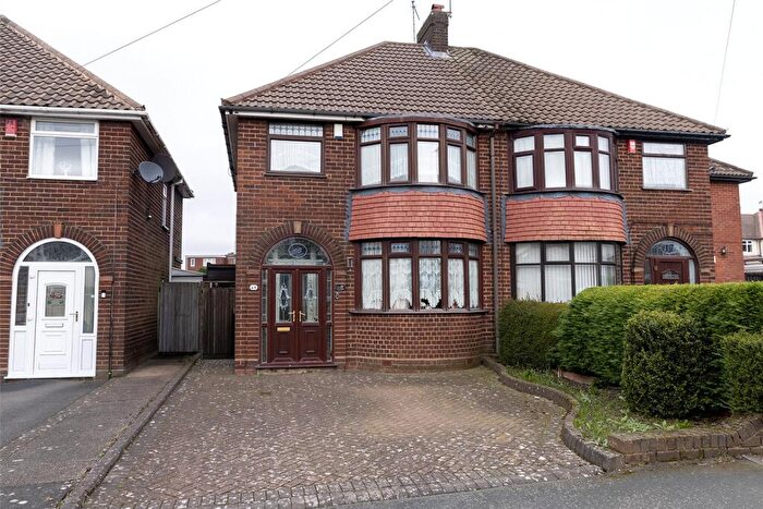 3 Bedroom Semi Detached House For Sale In Windsor Avenue, Oldbury, West Midlands, B68