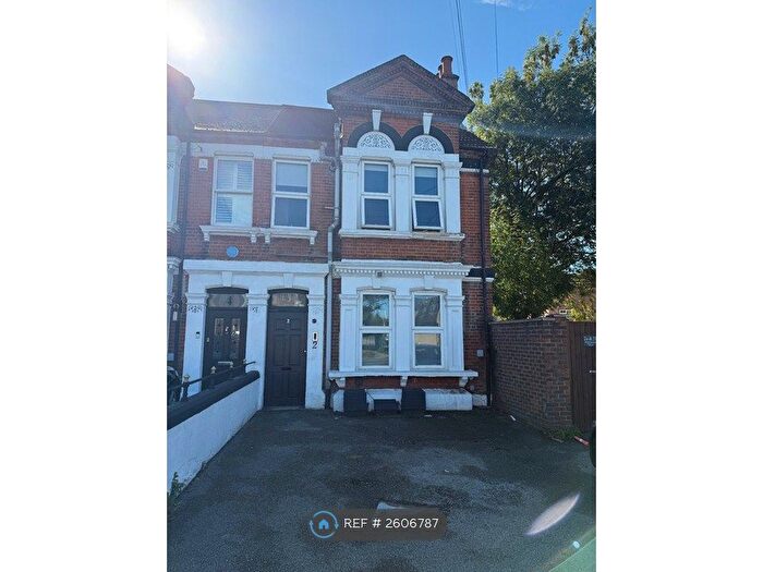 2 Bedroom Flat To Rent In Brentwood Road, Romford, RM1