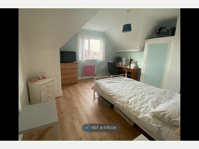 4 Bedroom Terraced House To Rent In Willowfield Sq, Eastbourne, BN22