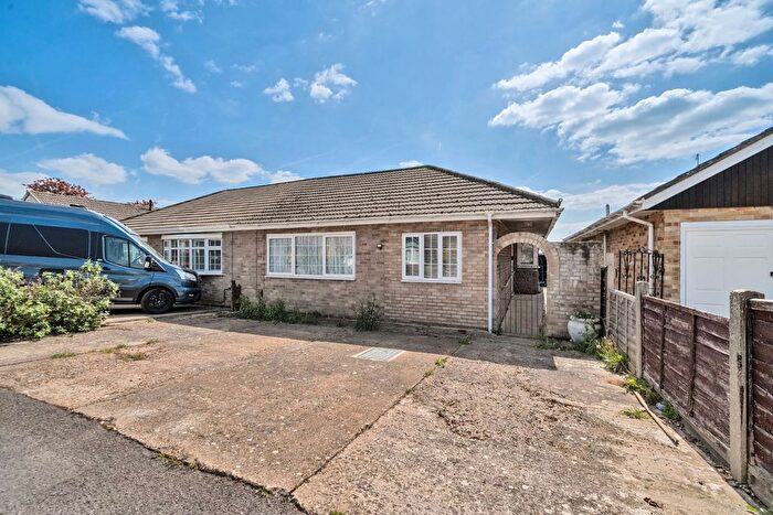 Bungalow To Rent In Ruskin Way, Waterlooville, Hampshire, PO8