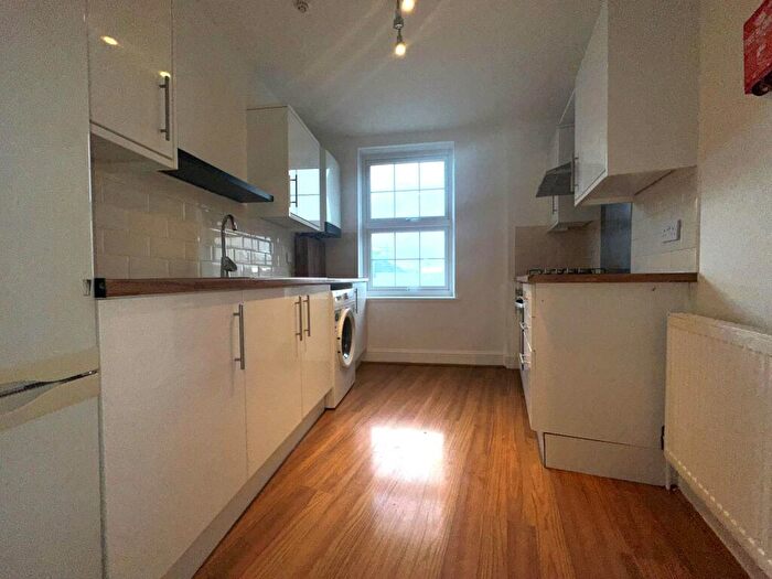 2 Bedroom Flat To Rent In High Road Chadwell Heath, RM6