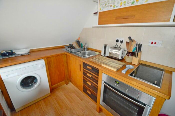 1 Bedroom Flat To Rent In Bowen Lane, Petersfield, GU31