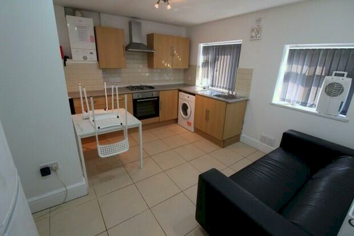 2 Bedroom Flat To Rent In Richmond Road - Cardiff, CF24