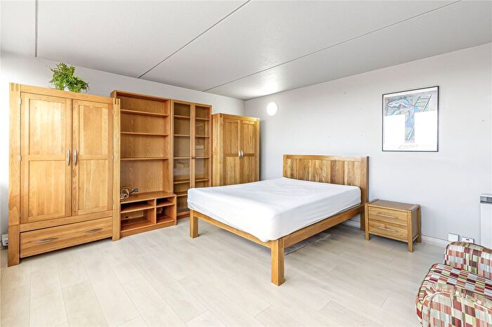 3 Bedroom Flat To Rent In Strasburg Road, London, SW11