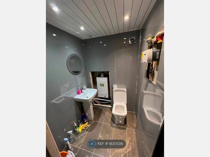 3 Bedroom Flat To Rent In Fisher Court, Glasgow, G31