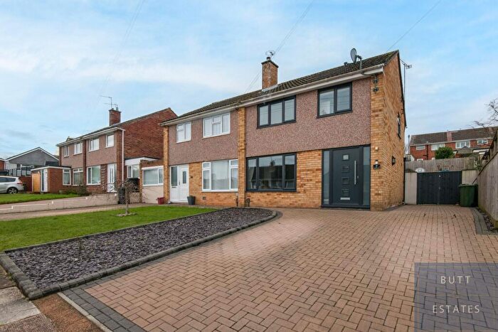 3 Bedroom Semi-Detached House For Sale In Stanford Road, Exeter, EX2