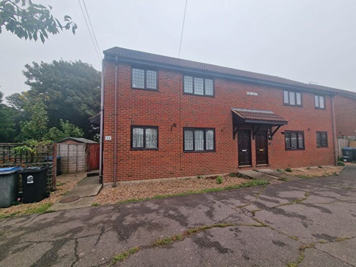 2 Bedroom Flat To Rent In Kirk Gardens, Walmer, CT14