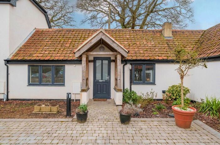 2 Bedroom Bungalow To Rent In Petersfield Road, Monkwood, Alresford, Hampshire, SO24