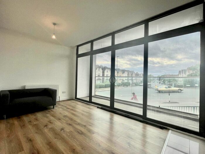 2 Bedroom Flat To Rent In Caxton Road, London, SW19