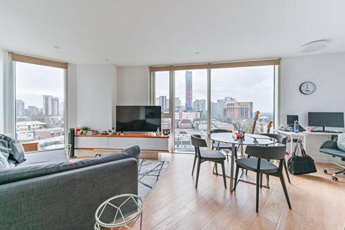 2 Bedroom Flat To Rent In Newgate, Croydon, CR0