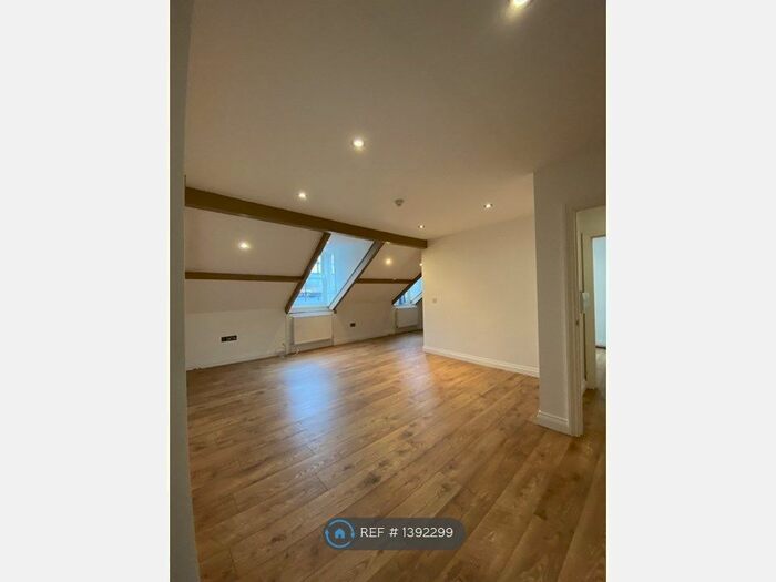 1 Bedroom Flat To Rent In King Street, Carmarthen, SA31