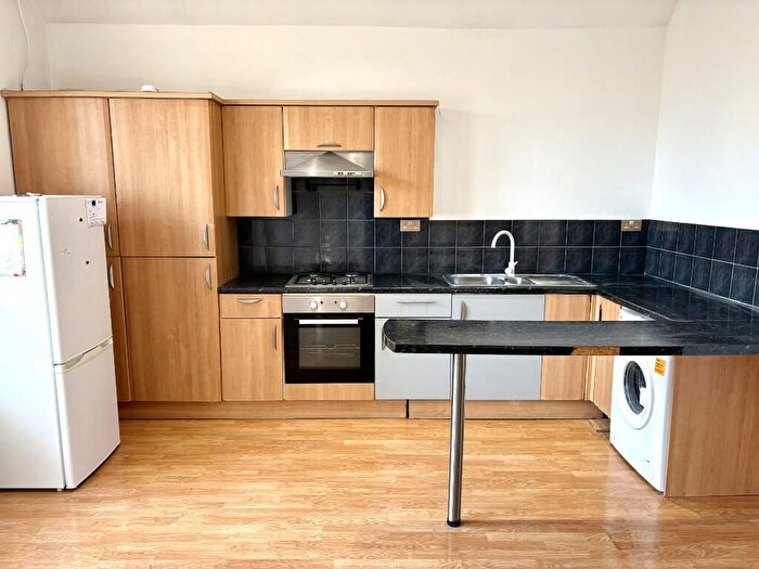 2 Bedroom Flat To Rent In Livingston Drive, Liverpool, Merseyside, L17