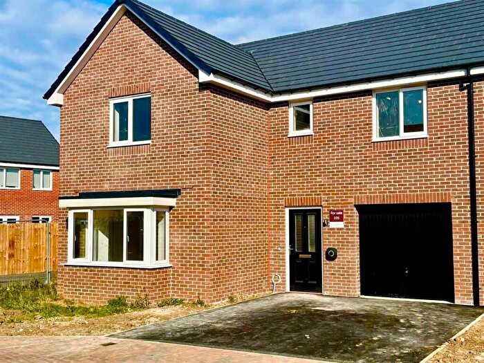 4 Bedroom House To Rent In Watson Drive, Scartho Top, Grimsby, DN33