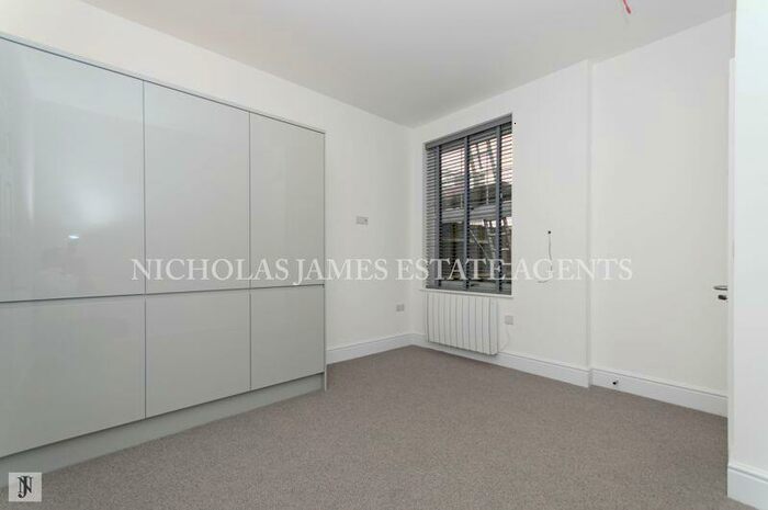 Flat To Rent In St. Johns Avenue, Friern Barnet, London, N11