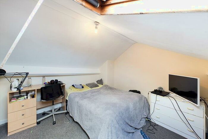 6 Bedroom Terraced House To Rent In Milton Road, Southampton, Hampshire, SO15