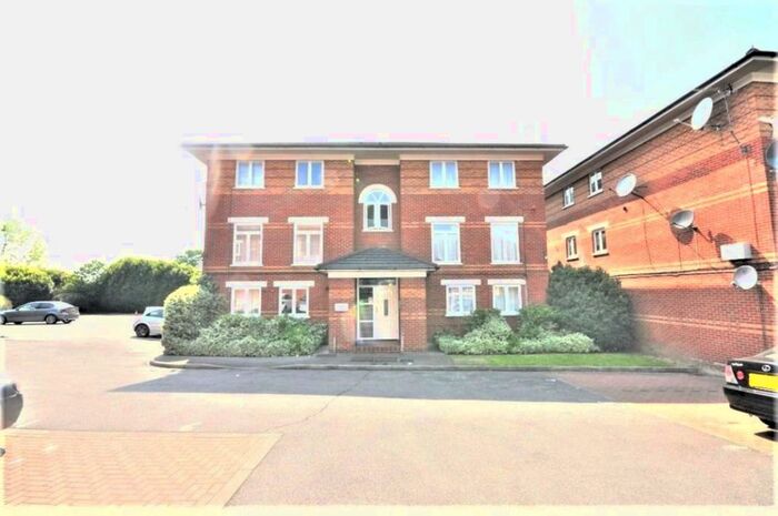 1 Bedroom Flat To Rent In Swynford Gardens, London, NW4
