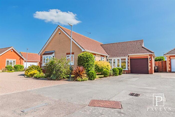 3 Bedroom Detached Bungalow For Sale In Bloom Close, Frinton-On-Sea, CO13