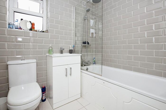2 Bedroom Apartment To Rent In St Georges Road, Leyton, E10