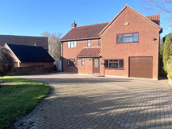 4 Bedroom Detached House To Rent In Abbey Road, Bradwell, Milton Keynes, MK13