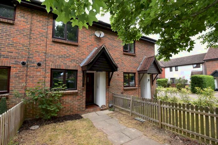 2 Bedroom Terraced House To Rent In Oatlands, Horley, Surrey, RH6