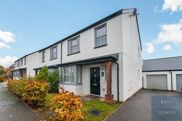 3 Bedroom Semi-Detached House For Sale In Dixon Drive, Exeter, EX5