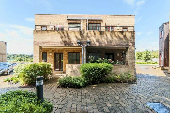 2 Bedroom Flat To Rent In Pool Barton, Keynsham, Bristol, BS31