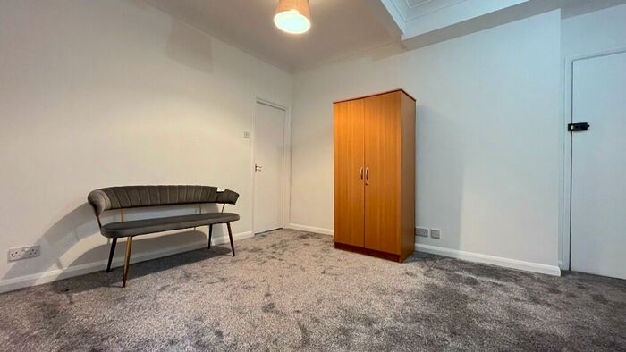 1 Bedroom Apartment To Rent In Camborne Road, Sutton, Surrey, SM2