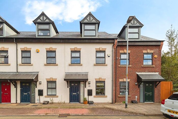 3 Bedroom Town House For Sale In Durham Street, Droylsden, Manchester, Greater Manchester, M43