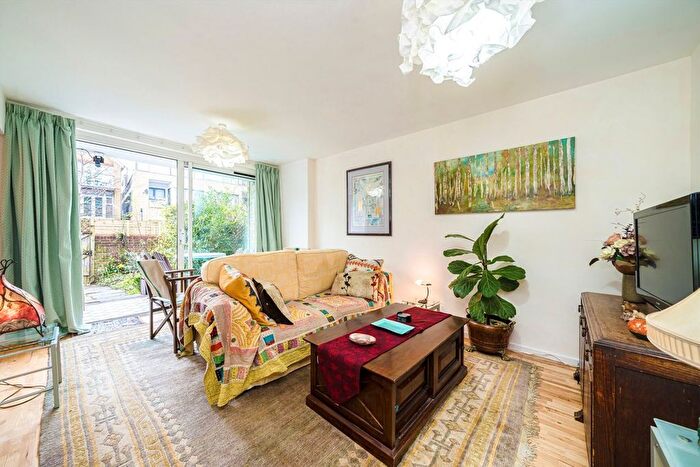 1 Bedroom Flat For Sale In Barton Close, Peckham, SE15