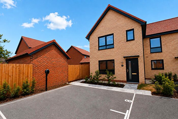 3 Bedroom Semi-Detached House To Rent In Chillingham Grove, Whitehouse, Milton Keynes, MK8