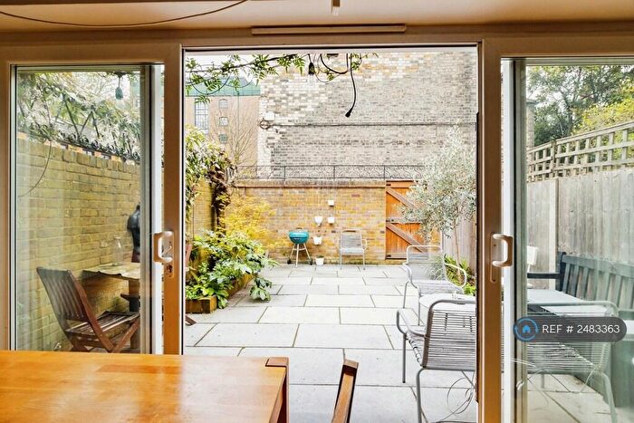 3 Bedroom End Of Terrace House To Rent In Woodseer Street, London, E1