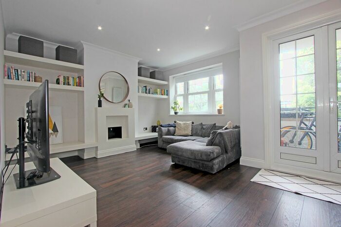 3 Bedroom Flat To Rent In Worsopp Drive, Clapham, London, SW4