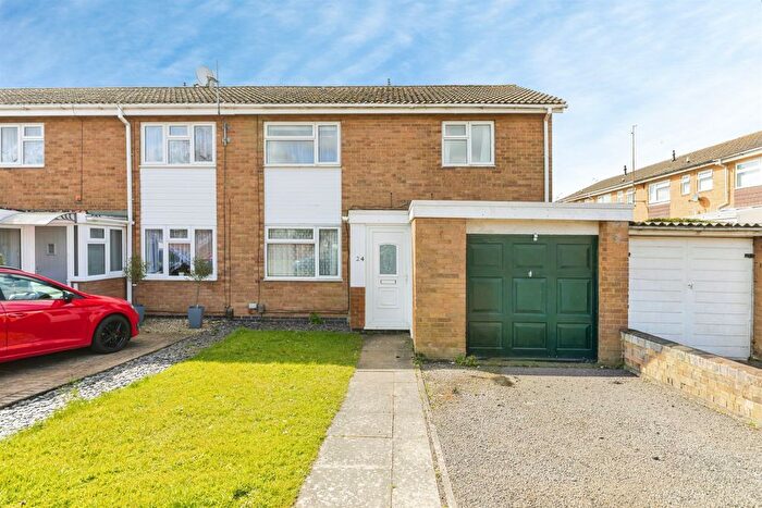 3 Bedroom End Terrace House For Sale In Porlock Close, Northampton, NN5