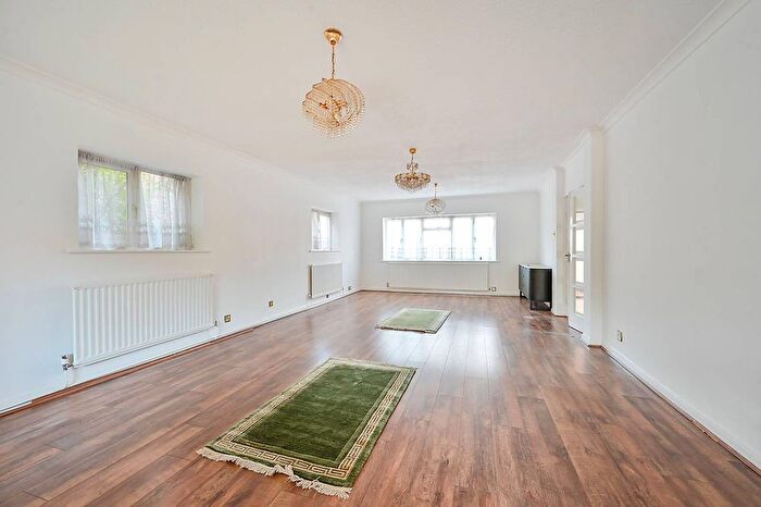 4 Bedroom Detached House To Rent In Mount Park Road, Ealing, London, W5