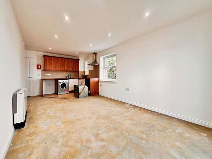 2 Bedroom Flat To Rent In Calcutta Road, Tilbury, RM18