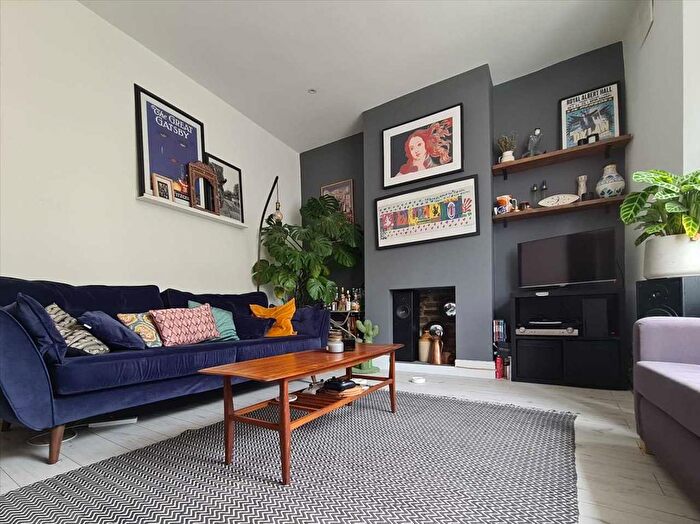 1 Bedroom Flat To Rent In Evershot Road, London, Finsbury Park, N4