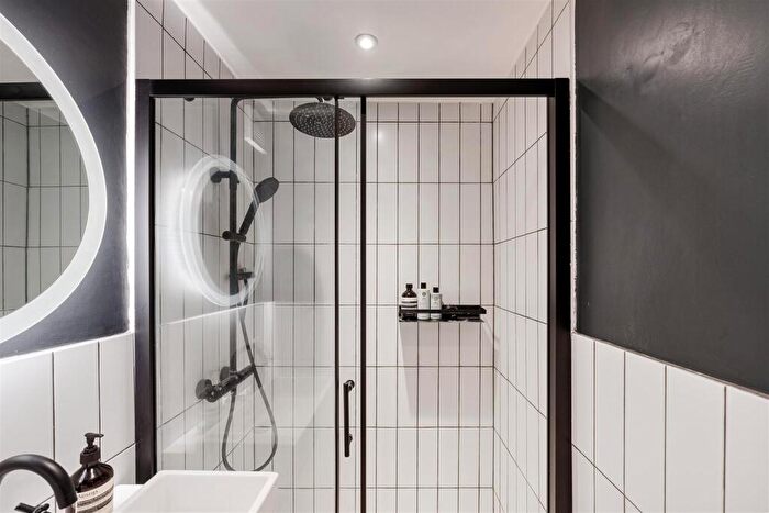 1 Bedroom Flat For Sale In Clarence Road, Hackney Central, E5
