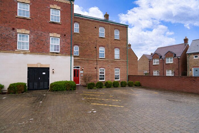 2 Bedroom Flat For Sale In Staldon Court, Swindon, SN1