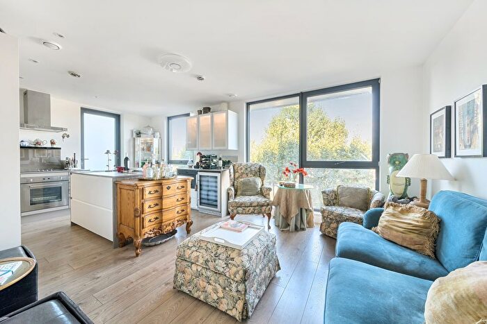 3 Bedroom Flat For Sale In Rotherhithe New Road, London, SE16
