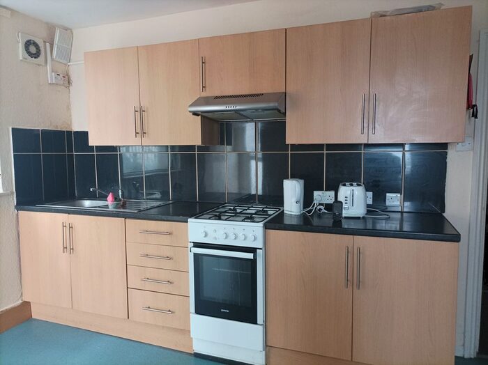 2 Bedroom Flat To Rent In Green Street, E14