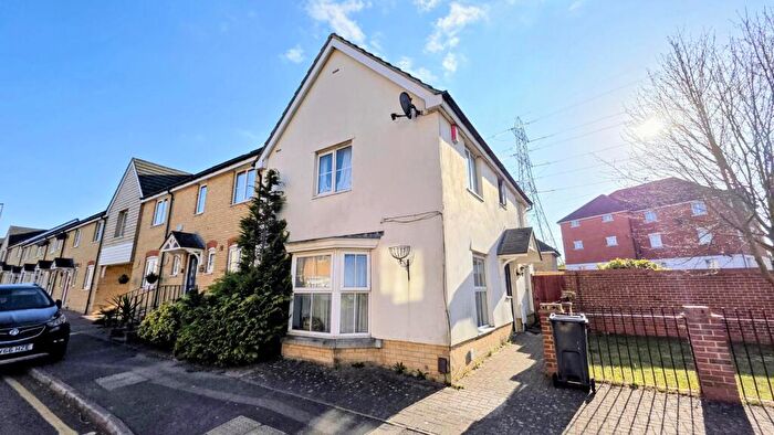 3 Bedroom End Of Terrace House For Sale In Hedingham Road, Chafford Hundred, RM16