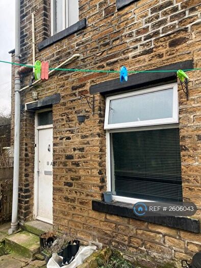 2 Bedroom Flat To Rent In Burnley Road, Luddendenfoot, Halifax, HX2