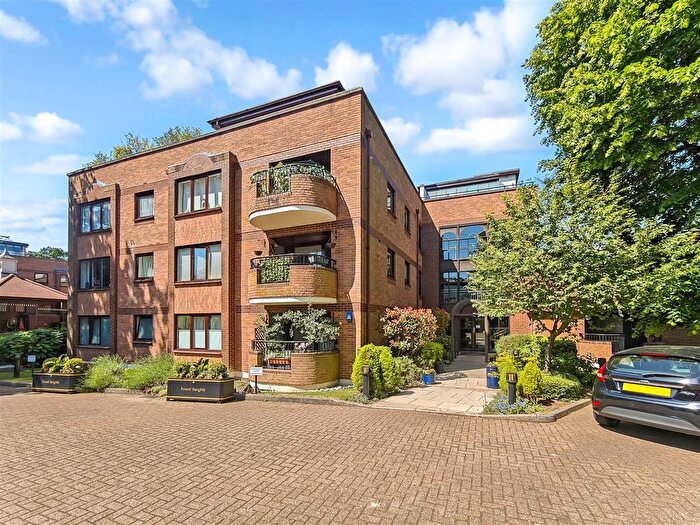 2 Bedroom Flat To Rent In Forest Heights, Buckhurst Hill, IG9