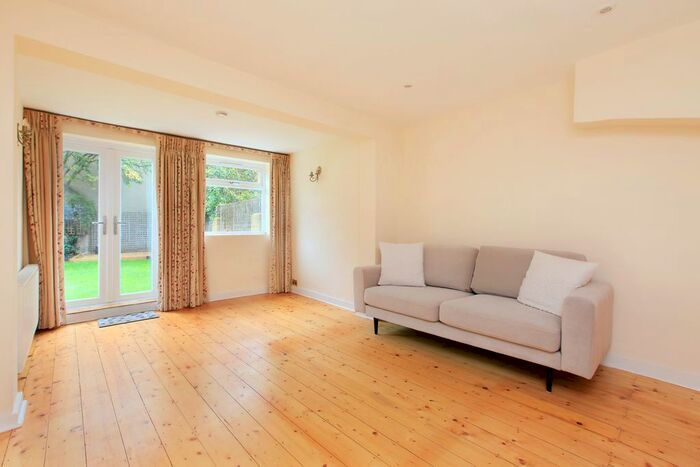 2 Bedroom Flat To Rent In Orlando Road, Clapham, London, SW4