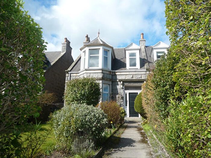 4 Bedroom Semi Detached House To Rent In Broomhill Road, Aberdeen, AB10